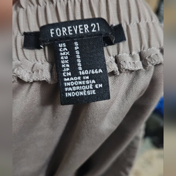 FOREVER 21 Chiffon flowy mauve mini skirt. Size small - Picture 2 of 8